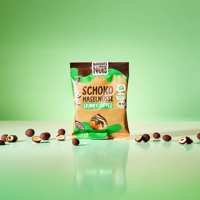 Naughty Nuts Nüsse mit Schokoladenüberzug Bio Schoko-Haselnüsse (skinny dipped) - 10er Box